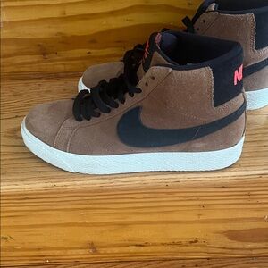 Nike Men's Brown and Black High-Top Sneakers